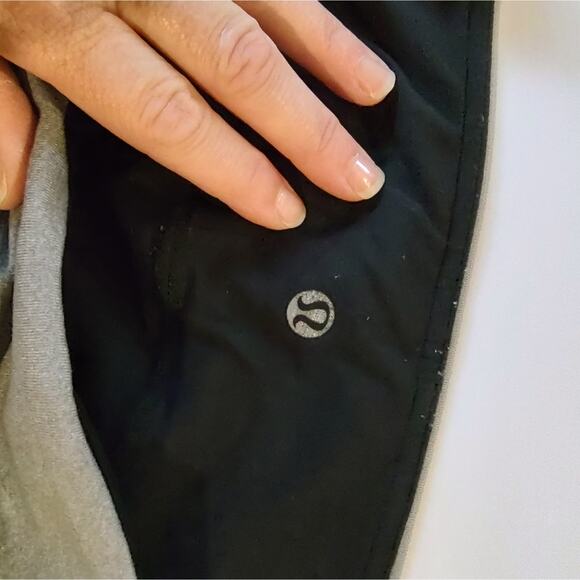 Lululemon Athletica Black & Gray Reversible Cropped Leggings Size 10 - Picture 4 of 8